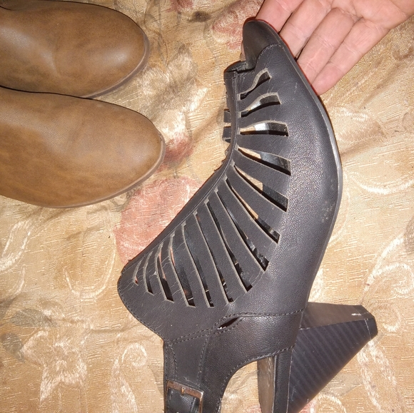 Women's Shoes 3 Pairs - Picture 4 of 7